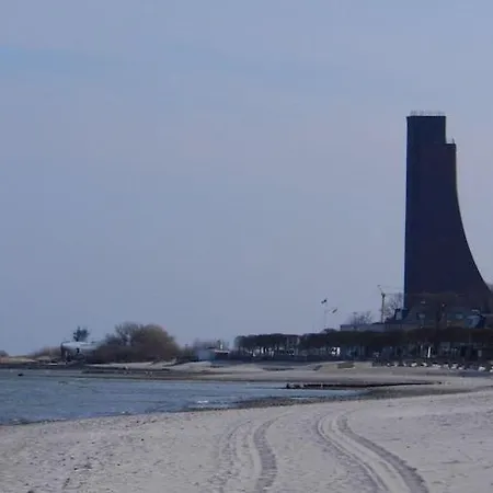Hausboot In An Der Kieler Foerde
