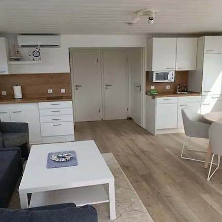 Hausboot In An Der Kieler Foerde بوتيل *