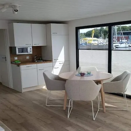 بوتيل Hausboot In An Der Kieler Foerde *