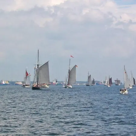 Hausboot In An Der Kieler Foerde *