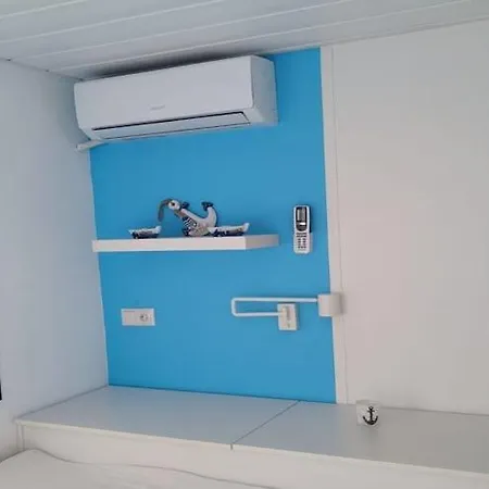 Hausboot In An Der Kieler Foerde لابو